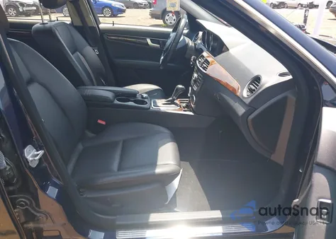 2013 Mercedes-Benz C 300 Luxury 4Matic/Sport 4Matic из США, поврежденный, VIN WDDGF8AB0DR253144